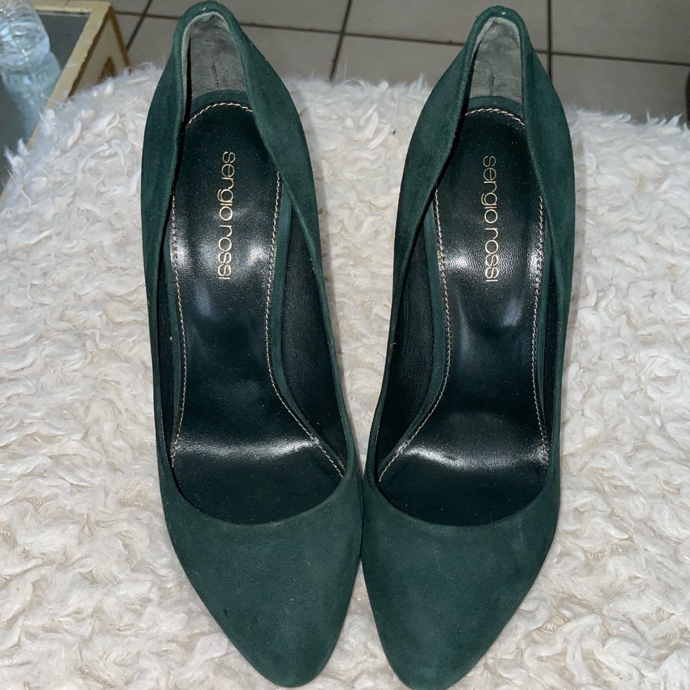 Sergio Rossi closed toed green velvet pump